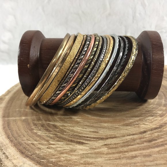 Unbranded Jewelry - Lot of Bangle Bracelets different metal colors Mix